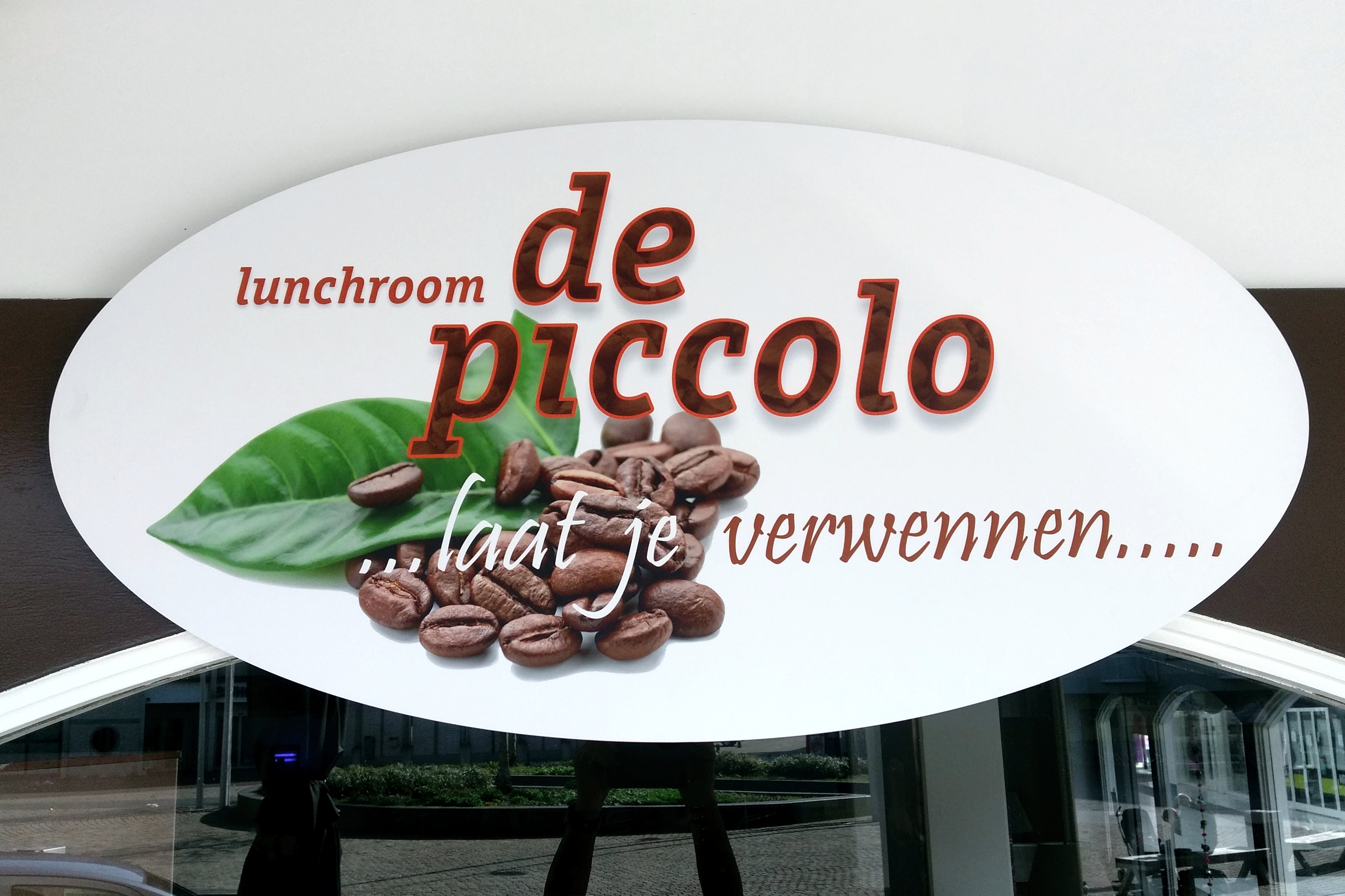 Lunchroom de Piccolo, logo, fullcolor op paneel, full-colour op bord, geschuimd kunststof logobord, uitgefreesd logo