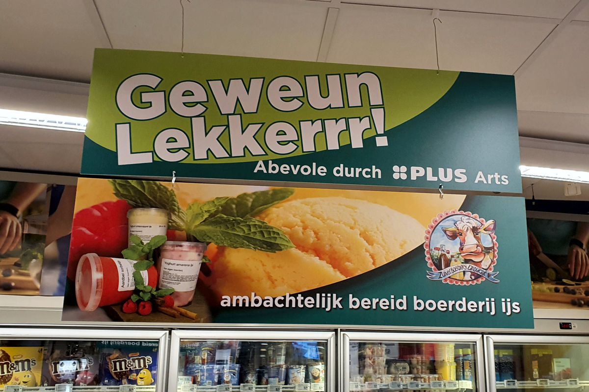 reclamebord Boerenijs van zuivelboerderij Dortants in Waubach binnen de reclame promotie Geweun Lekkerrr!