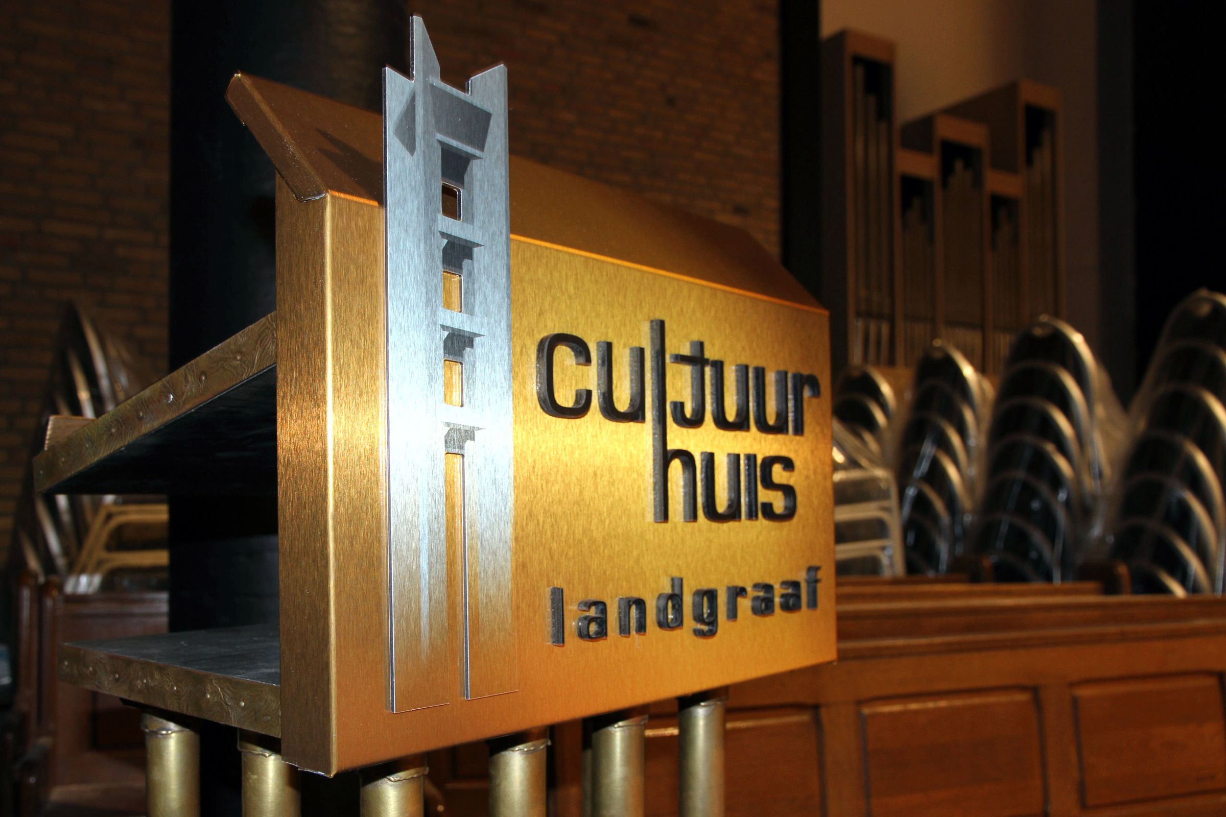 Cultuurhuis Landgraaf, zandstraal effect folie, raambelettering, uitgespaarde belettering, diapositief, ruitfolie, blinderen, inkijkbescherming, anti inkijk