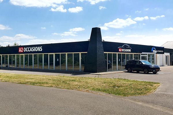 Overzichtfoto: A2 occasions & FKA automobielen, gevelbelettering, luifelbelettering, pandbelettering