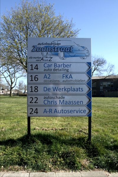 reclamezuil, bewegwijzerzuil, RVS-look bewegwijzering, richtingbord, pijlbord, Zaanstraat